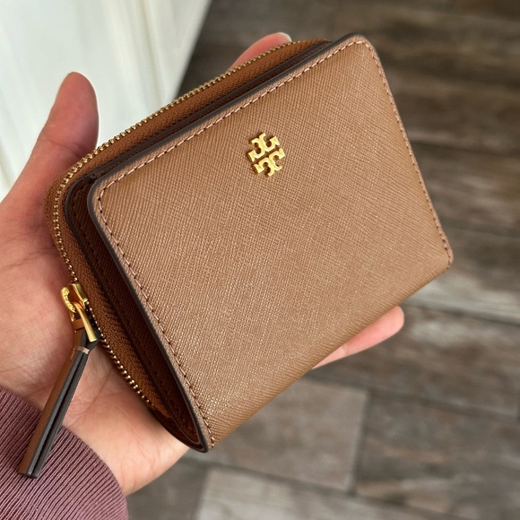New Tory Burch Emerson leather zip around wallet - Picture 2 of 12